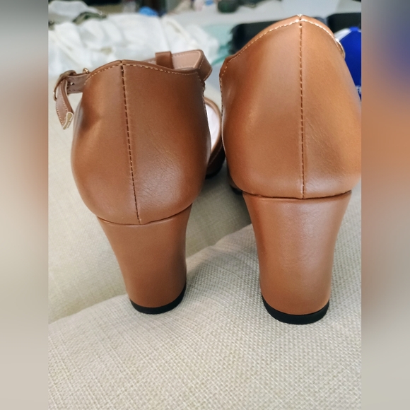 Brown block Heel closed toe Mary Jane's - Picture 8 of 9